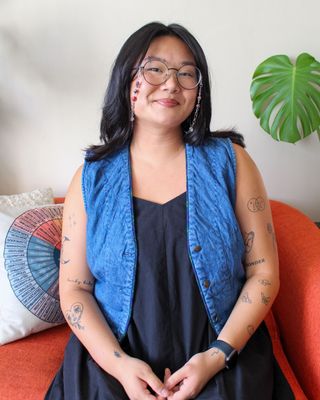 Photo of Lauren Edwards, Pre-Licensed Professional, MSW, MPH, LSWAIC