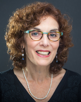 Photo of Deborah Salmon, MA, MTA, MFT, Registered Psychotherapist in Montréal