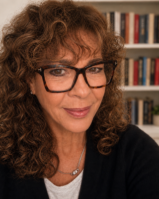 Photo of Elizabeth Shorts, Psychotherapist, DCounsPsych, MBACP