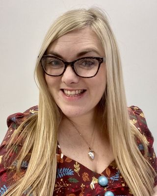Photo of Beau-Jessica Roberts, Psychotherapist, MA, HCPC-Drama Therap.