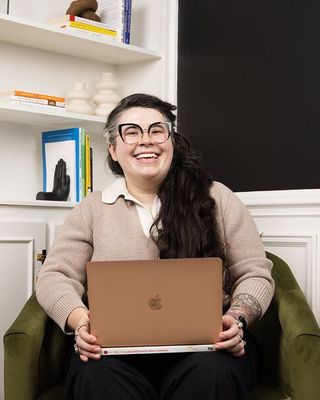 Photo of Elaina Renee Manuel, Pre-Licensed Professional, LMSW