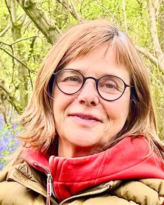 Photo of Dr Anu Barth, Psychotherapist, PhD, UKCP Trainee