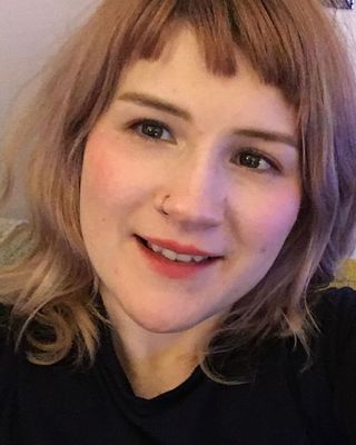 Photo of Vee Hartley, Psychotherapist, MA, HCPC-Art Therap.