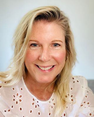 Photo of Leslie Toner: Anxiety Specialist, Clinical Social Work/Therapist, BHS, MSW, LICSW
