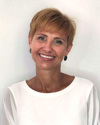 Photo of Dorota Hedzelek, Counsellor, PhD, RCC, CCC