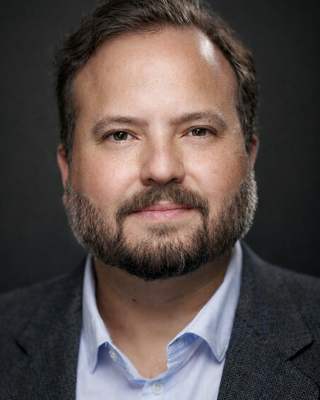 Photo of Hertzen Vilela, Counselor, LCSW