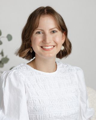 Photo of Rhianna Lloyd, Registered Psychotherapist (Qualifying), RP (Q)