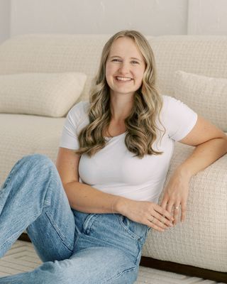 Photo of Hanna Woods, Registered Psychotherapist, MACP, BA