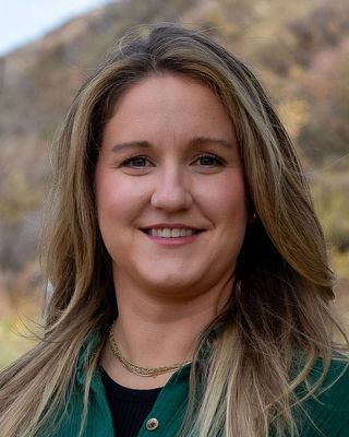 Photo of Lindsay Hoffner, Psychologist, MC, RPsych