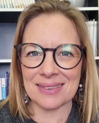 Photo of Ali Nicholson, Counsellor, DCounsPsych, MBACP Accred
