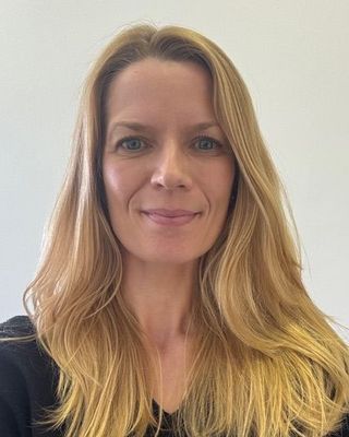 Photo of Dr Laura S de Graaff, Psychotherapist, PhD, ACP