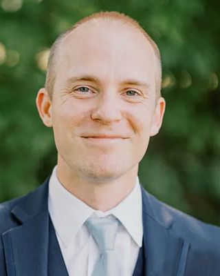 Photo of Dr. Lee Penn, Psychologist, PhD, HSP