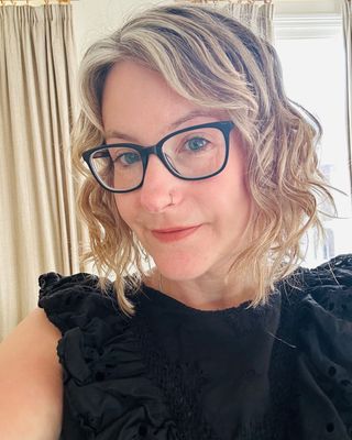 Photo of Sara Elphinstone, Counsellor, MNCPS Acc.