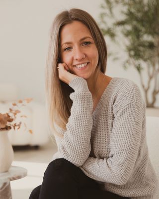 Photo of Hayley Sarjeant - Hayley Sarjeant, Betrayal Trauma Therapist, Registered Psychotherapist (Qualifying), MA, RP(Q), CCC