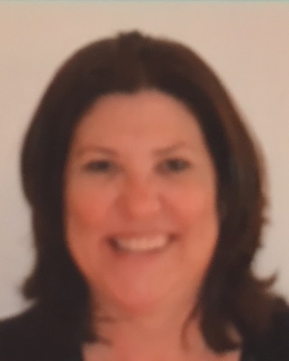 Photo of Liz Mineo, Registered Psychotherapist in Kitchener, ON