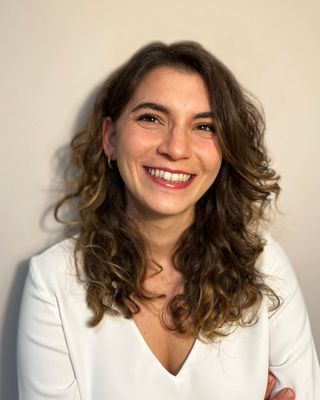 Photo of Elif Eksin, Psychotherapist, MA, MIACP
