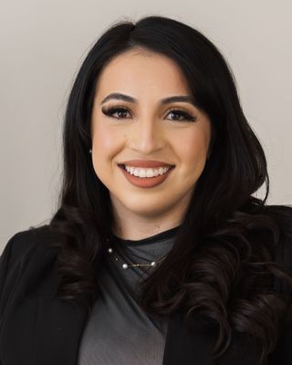 Photo of Leslieann Padilla, Associate Clinical Social Worker, MSW, ASW