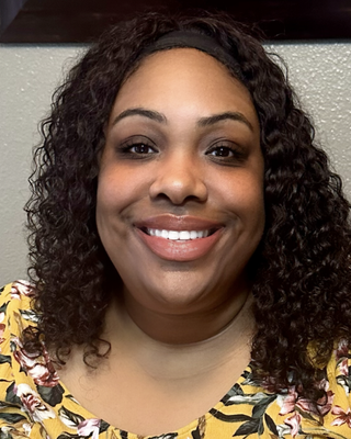 Photo of Leslie McCoy, Clinical Social Work/Therapist, LICSW