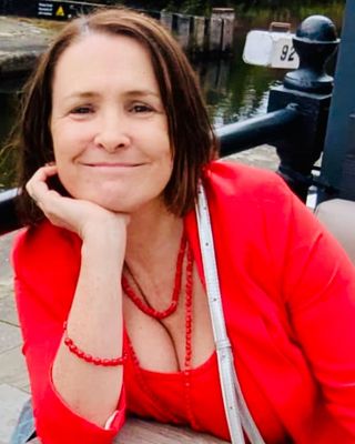 Photo of Sarah Tomlinson, Psychologist, PsychD, HCPC - Clin. Psych.