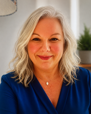 Photo of Dr Ali Lutte-Elliott, Psychologist, PsychD, HCPC - Clin. Psych.