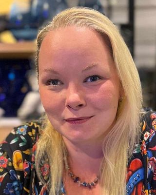 Photo of Laura Hall, Psychotherapist, MBACP