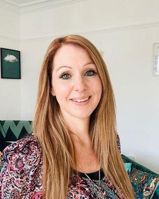 Photo of Zoe Hilbert, Psychotherapist, MNCPS Acc.
