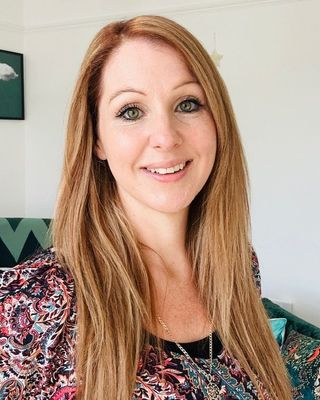 Photo of Zoe Hilbert, Psychotherapist, MNCPS Acc.