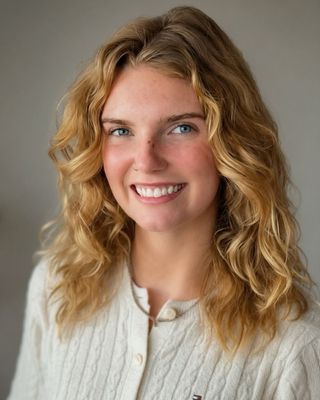Photo of Zoey Hassman, LMSW