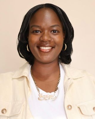 Photo of Shanique Vickers, Registered Psychotherapist (Qualifying), MA