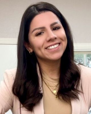Photo of Laura Lopez, Pre-Licensed Professional