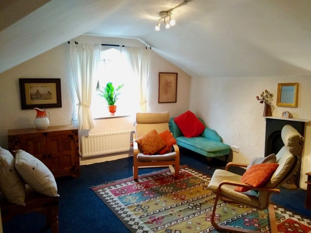 My therapy room where you can feel heard, safe, comfortable and understood! 