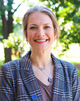 Photo of Lindsay Lang-Gluscic, Clinical Social Work/Therapist, MSW, MBA, LCSW