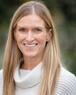 Photo of Dr. Stephanie McMurrich Roberts, PhD, Psychologist 