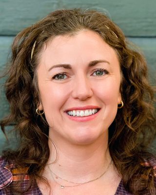 Photo of Jess Holly, Clinical Social Work/Therapist, LICSW