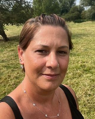 Photo of Louise Hards, Counsellor, PNCPS Acc.