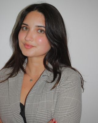 Photo of Glenda Flores, Registered Mental Health Counselor Intern, MA