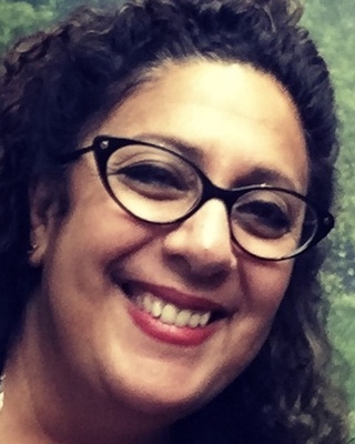 Photo of Helen Elraheb, Registered Social Worker in L3R, ON