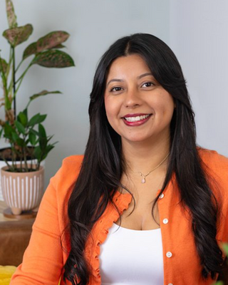 Photo of Lorena Oliva Serna, Pre-Licensed Professional
