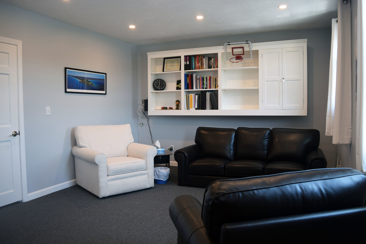 Gallery Photo of Warm & Comfortable Office Space