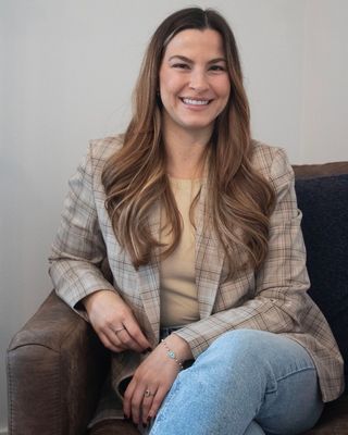 Photo of Zoe Eliopoulos - Zoe Eliopoulos - Elephant Eye EMDR, Registered Social Worker, B.A., RSW