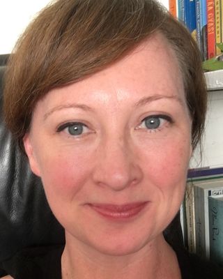 Photo of Carly Earnshaw, Marriage & Family Therapist, MFT