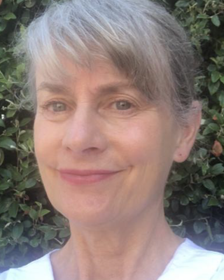 Photo of Carolyn Crawshaw, Psychotherapist, MBACP