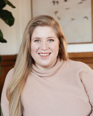 Photo of Mackenzie Phelps, Marriage & Family Therapist Associate, MA