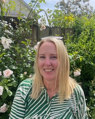 Photo of Susan Elizabeth Hoult, Counsellor, MNCPS Acc.