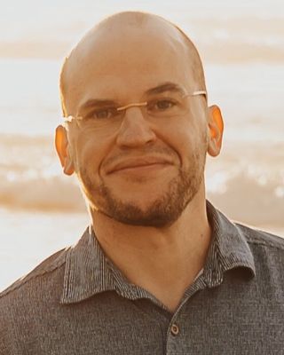 Photo of Alex Lapinski, Psychologist, PsyD, MSW