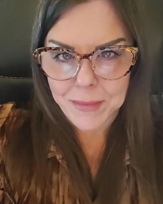 Photo of Annie Steil, Clinical Social Work/Therapist, LISW