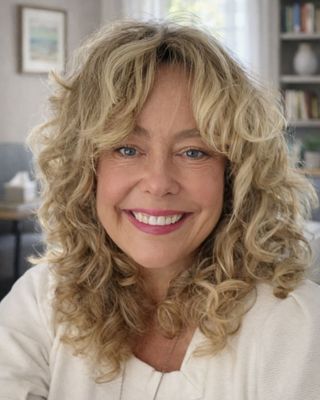 Photo of Lindsay Sammann, Marriage & Family Therapist Associate, MA, AMFT