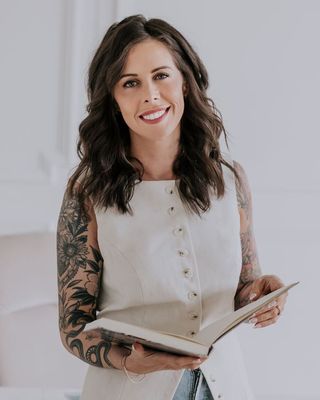 Photo of Amber Stephenson, Registered Social Worker, MSW, RSW, CSAT, IFS L2