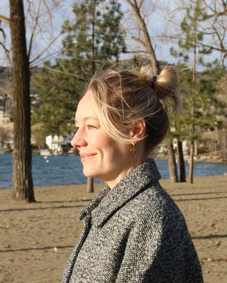 Photo of Bronwyn von Niessen, Counsellor, RCC, CCC, CHT
