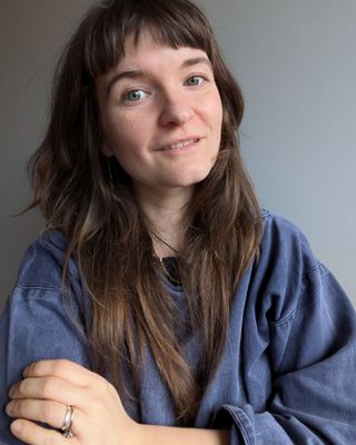 Photo of Polly Miskiewicz, Psychotherapist, MA, HCPC-Art Therap.